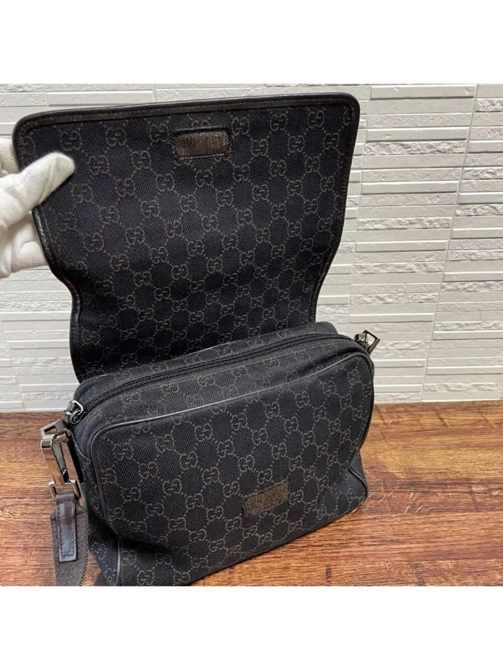 Gucci GG Canvas Leather Shoulder Bag Messenger